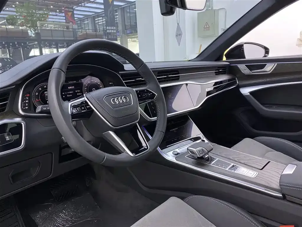 Audi A6L — фото 7