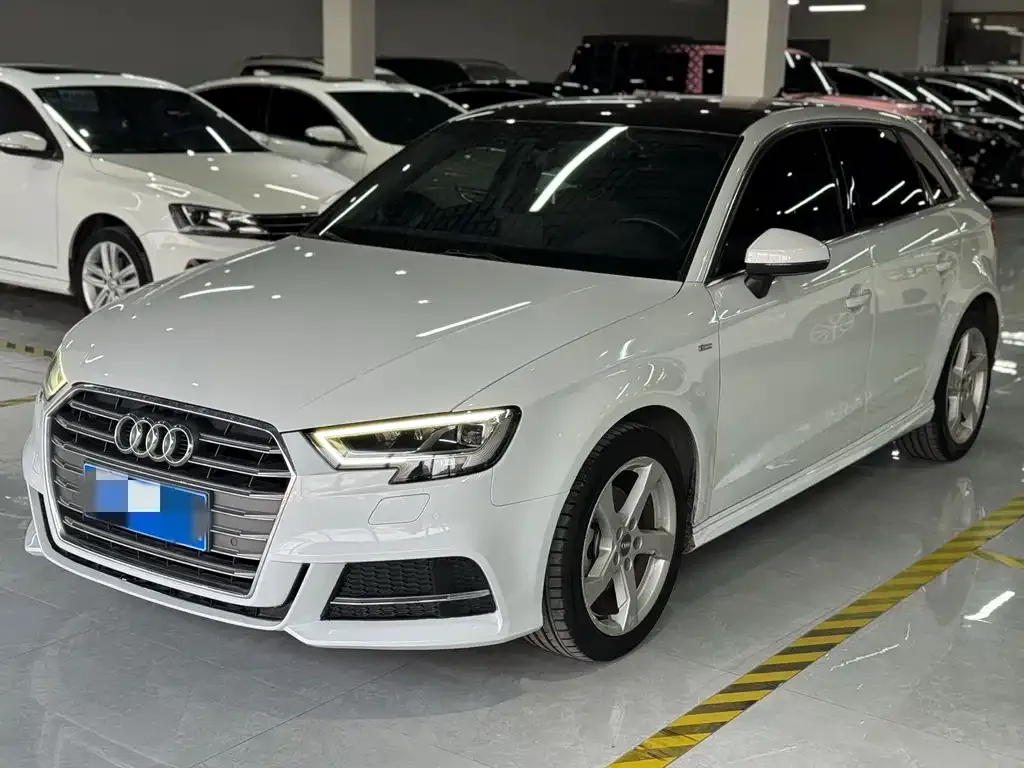 Audi A3 — фото 1