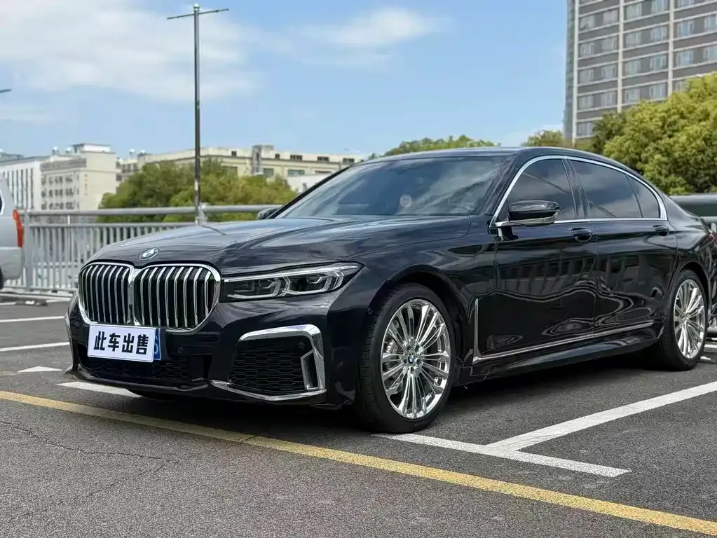 BMW 7 Series — фото 1