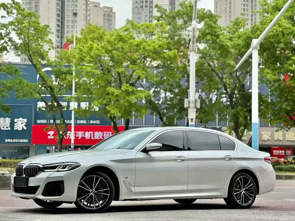 BMW 5 Series — фото 1