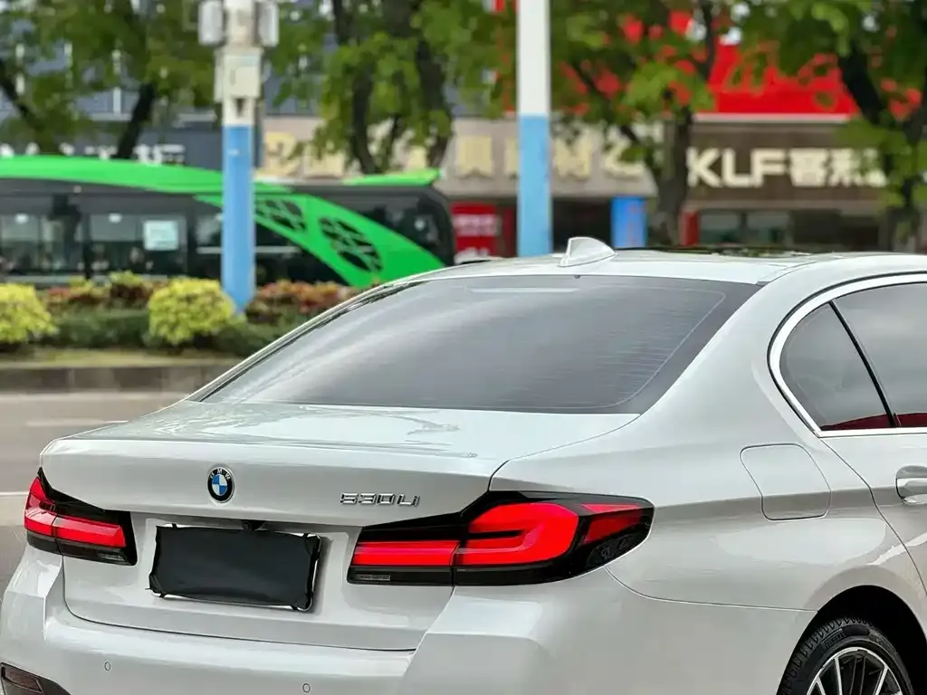 BMW 5 Series — фото 4