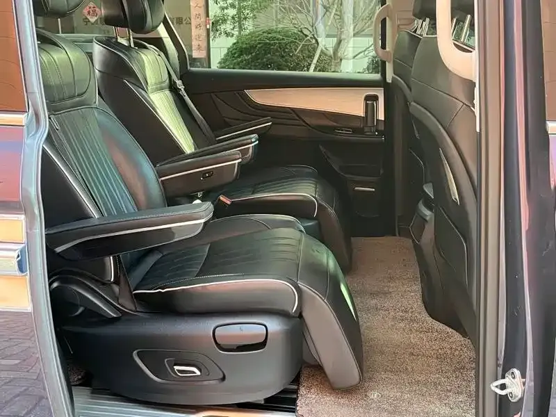Roewe iMAX8 — фото 3