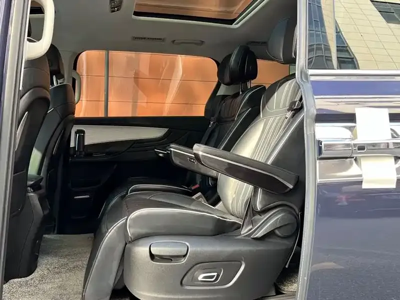 Roewe iMAX8 — фото 2