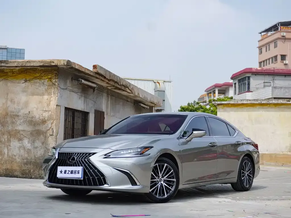 Lexus ES — фото 1