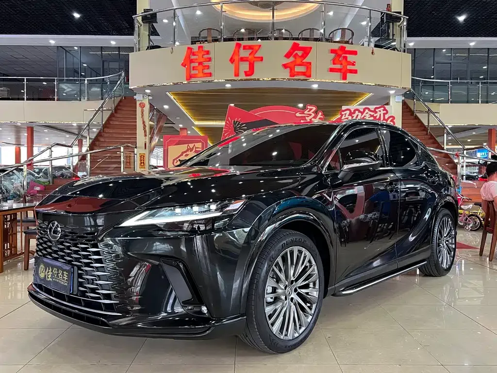 Lexus RX — фото 1