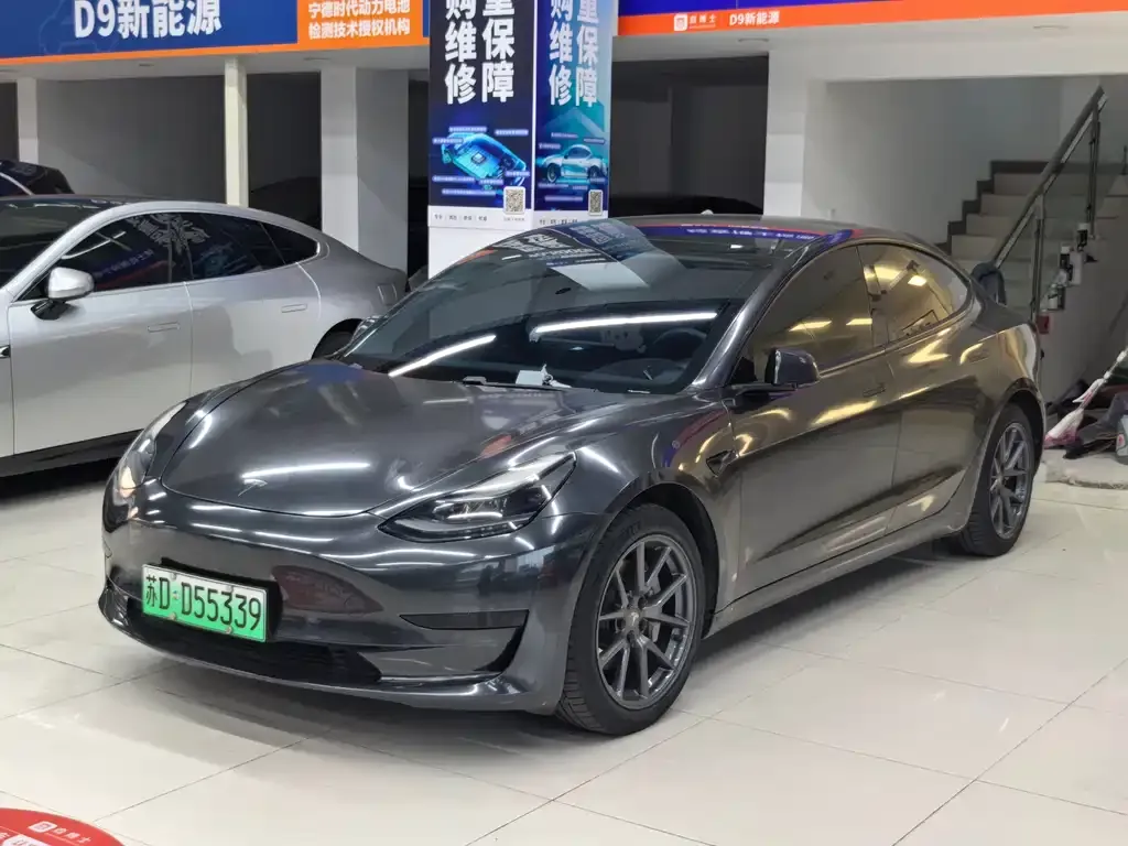 Tesla Model 3 — фото 1