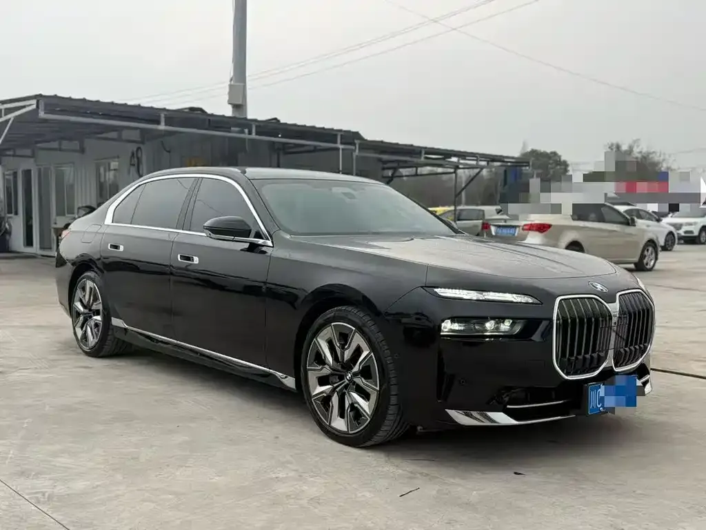 BMW 7 Series — фото 10