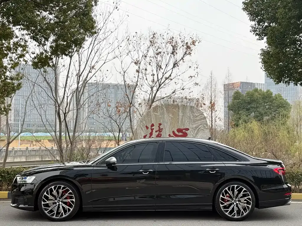 Audi S8 — фото 10