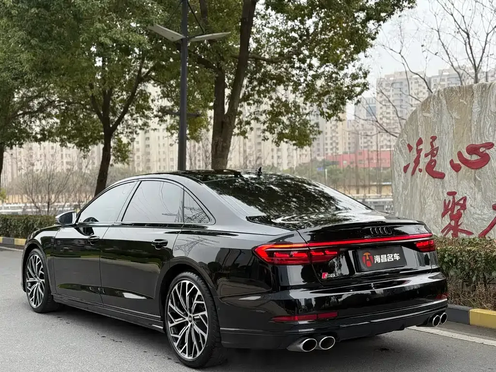 Audi S8 — фото 4
