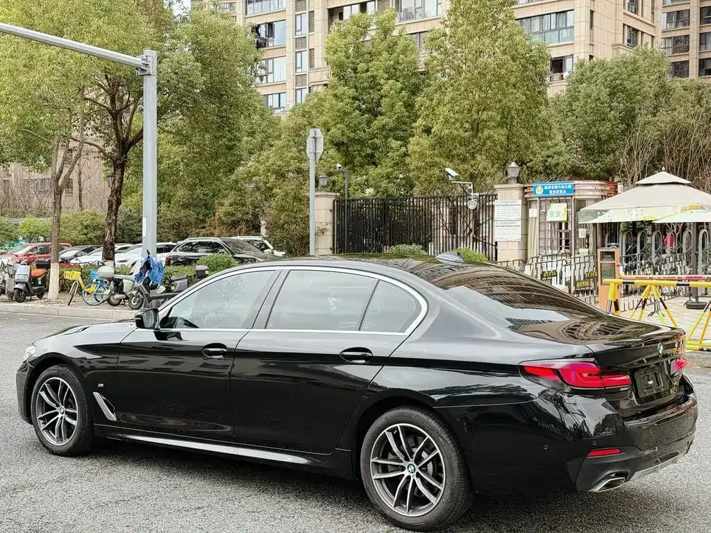 BMW 5 Series — фото 10