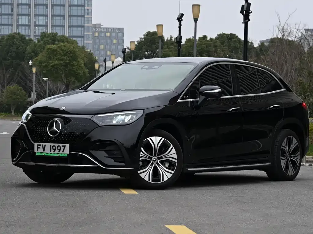 Mercedes-Benz EQE SUV — фото 1