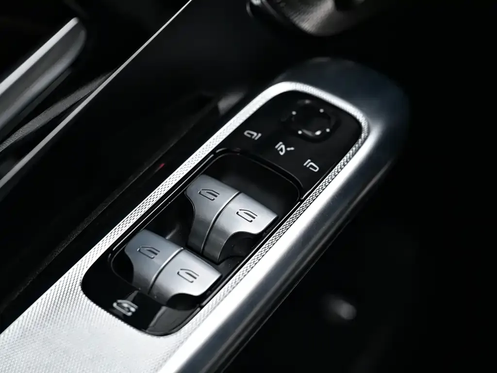 Mercedes-Benz EQE SUV — фото 6