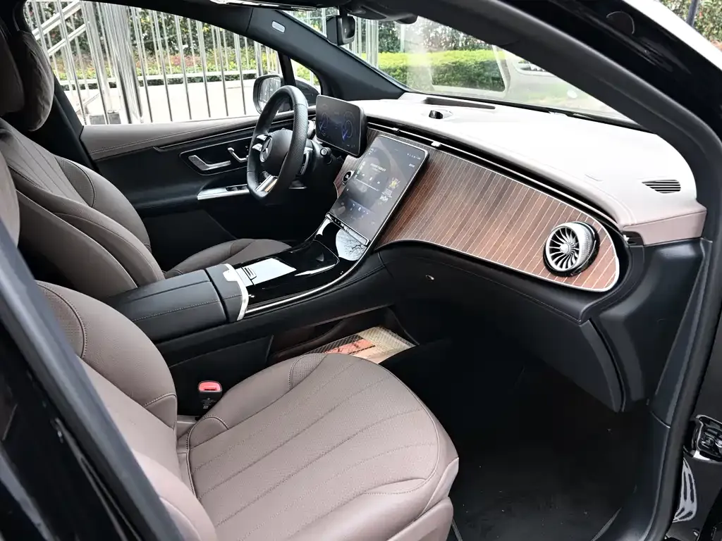Mercedes-Benz EQE SUV — фото 3
