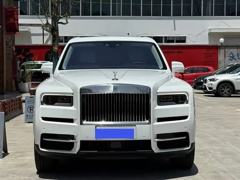 Rolls-Royce Cullinan — фото 1