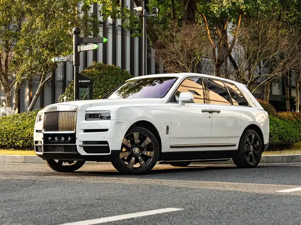 Rolls-Royce Cullinan — фото 1