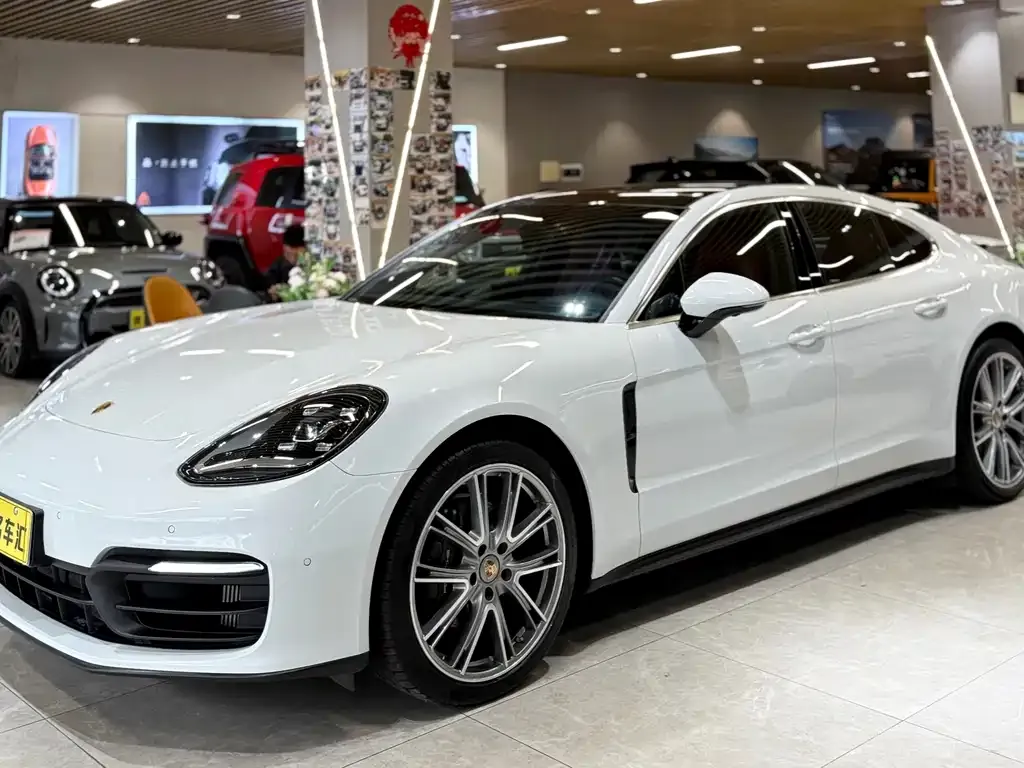 Porsche Panamera — фото 1