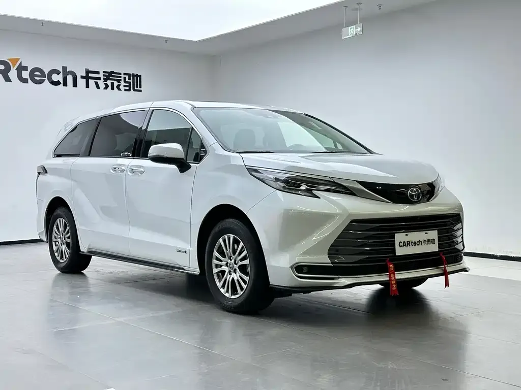 Toyota Sienna — фото 8
