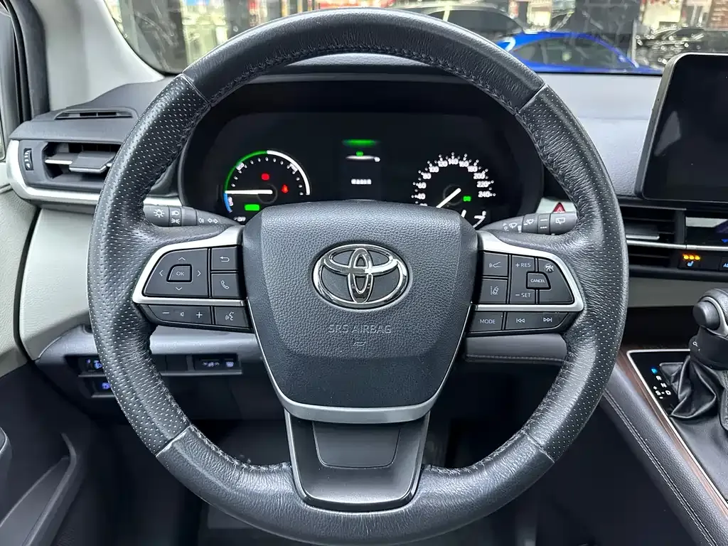 Toyota Sienna — фото 9