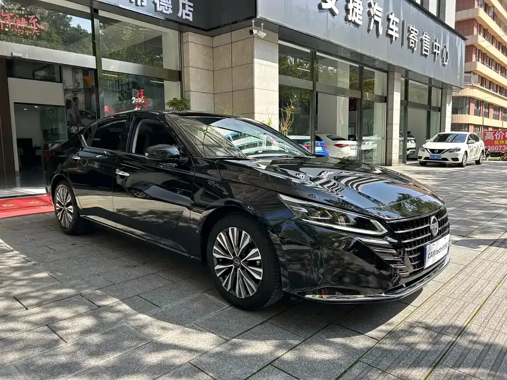 Nissan Teana — фото 1
