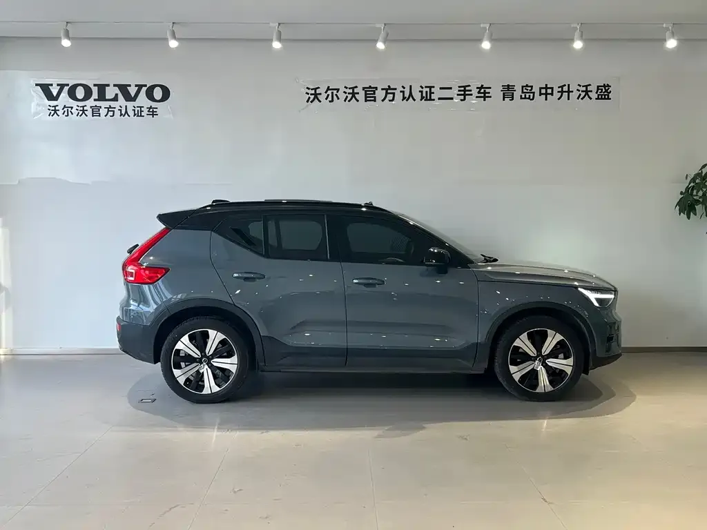 Volvo XC40 NEV — фото 3