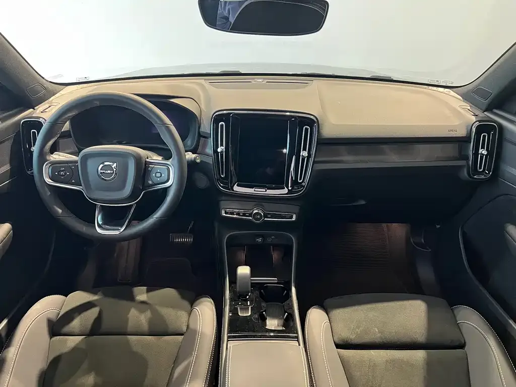 Volvo XC40 NEV — фото 8