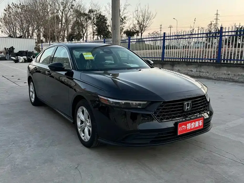 Honda Accord — фото 1