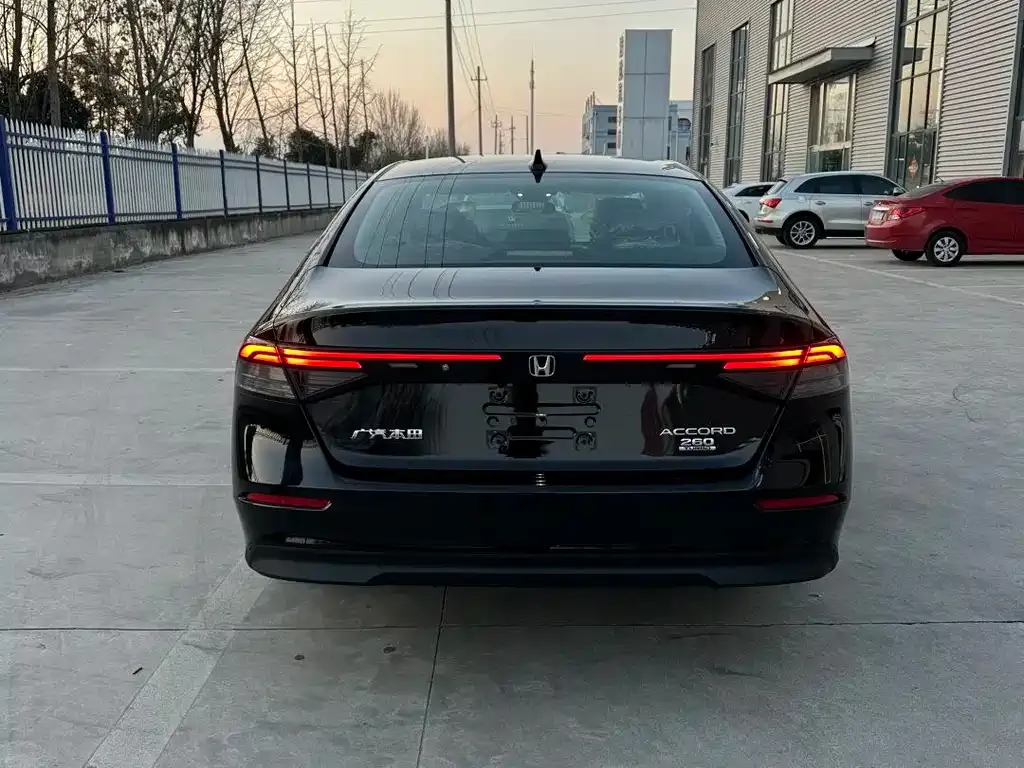 Honda Accord — фото 5