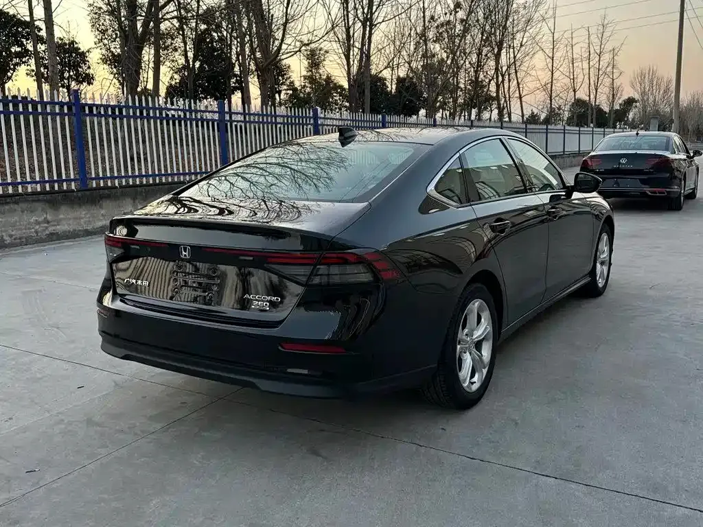 Honda Accord — фото 7