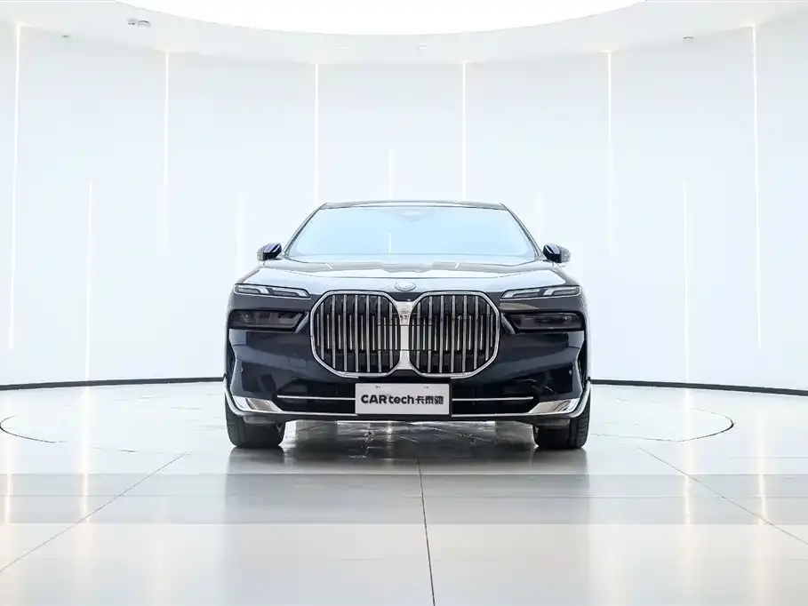 BMW 7 Series — фото 9