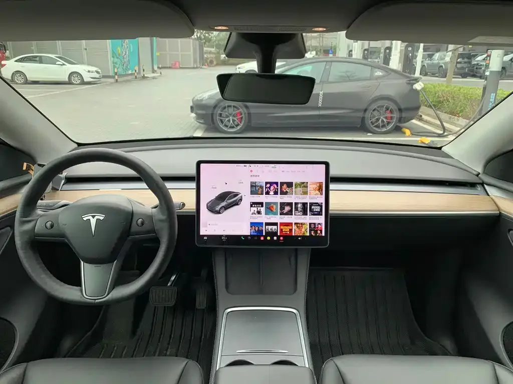 Tesla Model Y — фото 2
