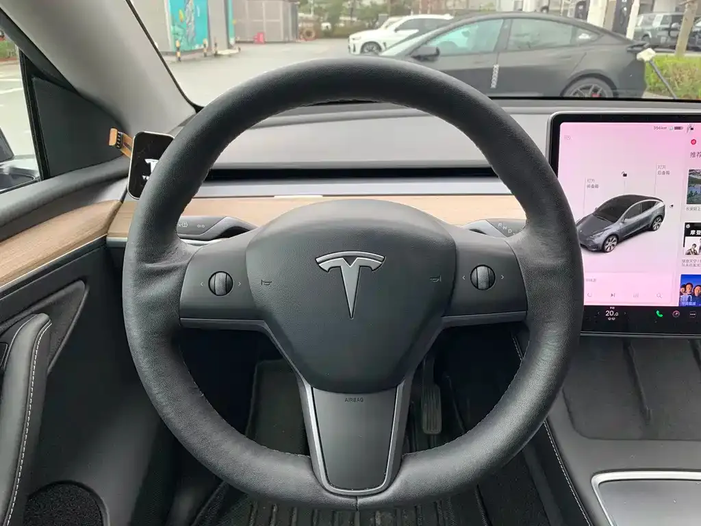 Tesla Model Y — фото 5