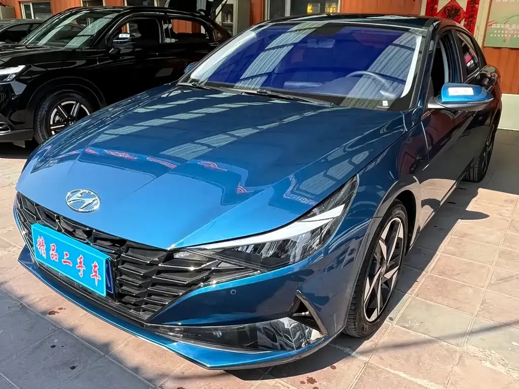 Hyundai Elantra — фото 1
