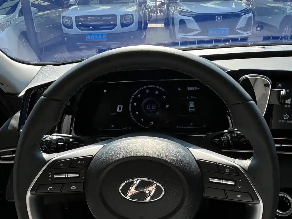 Hyundai Elantra — фото 10