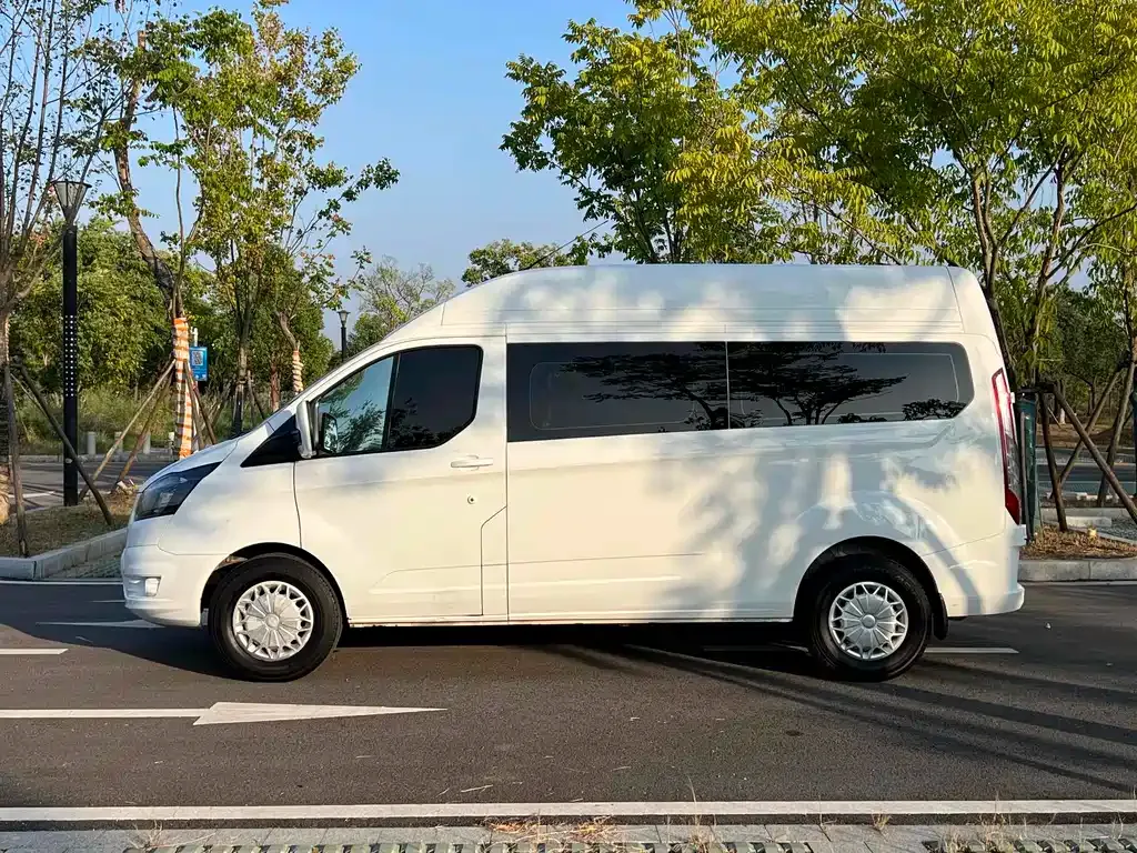 Ford Transit — фото 10