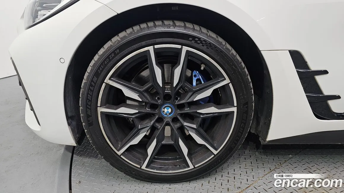 BMW i4 — фото 2