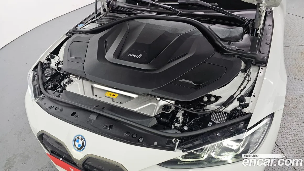 BMW i4 — фото 9