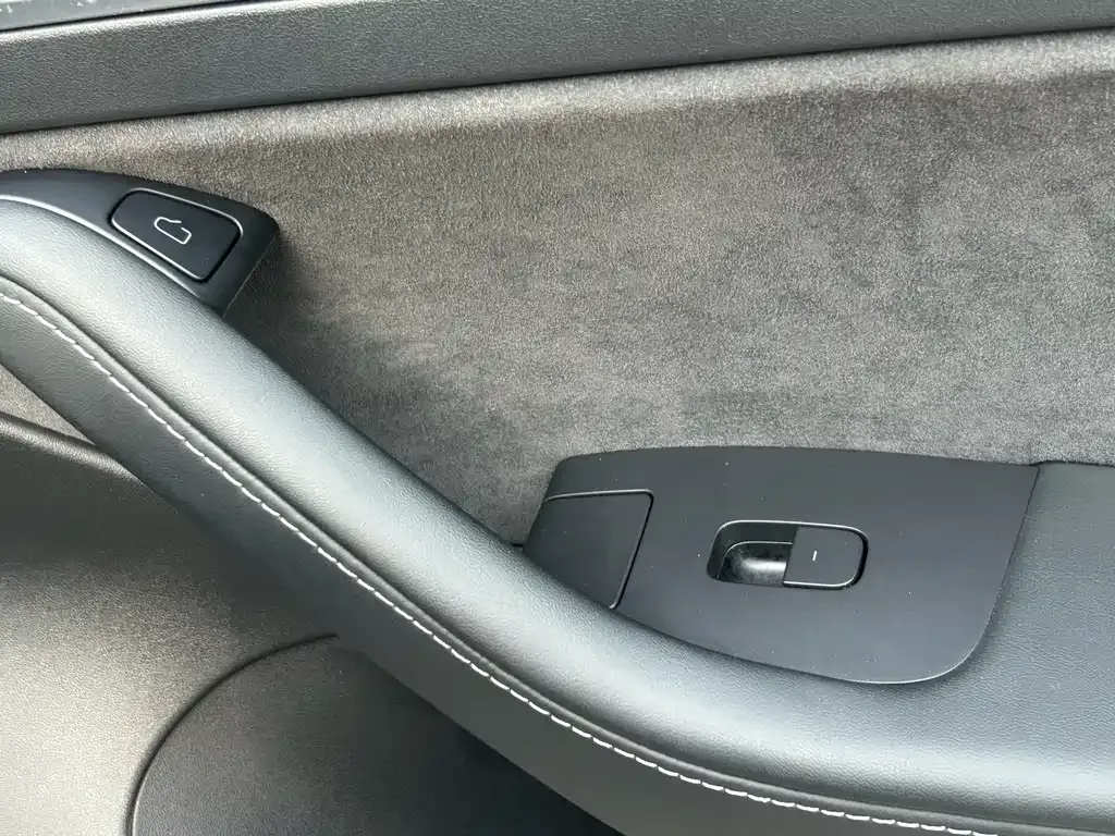 Tesla Model 3 — фото 9