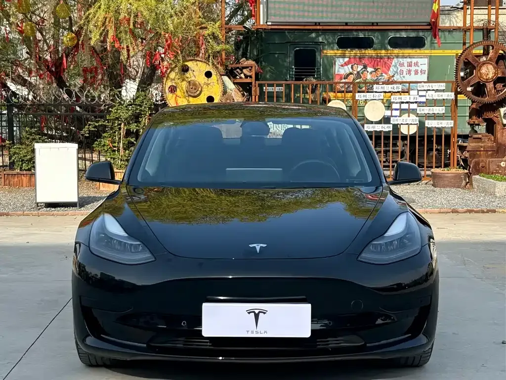 Tesla Model 3 — фото 7