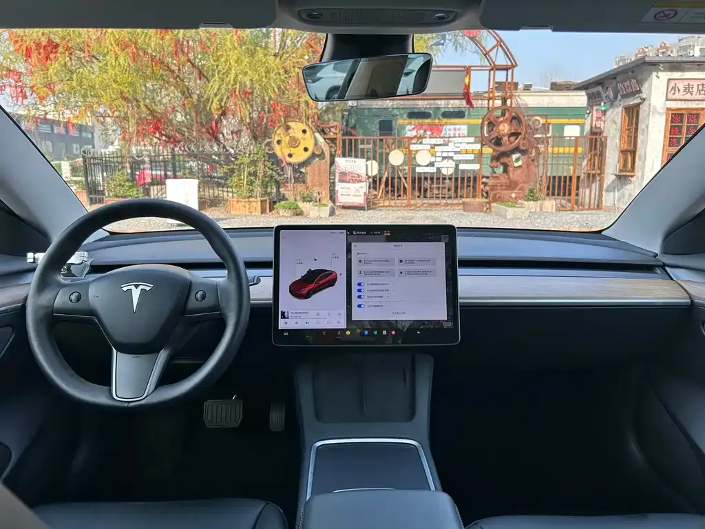 Tesla Model 3 — фото 5