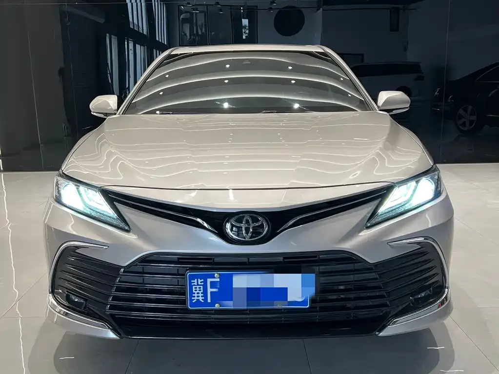 Toyota Camry — фото 6