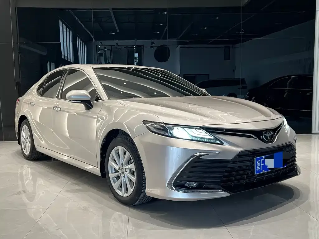 Toyota Camry — фото 9