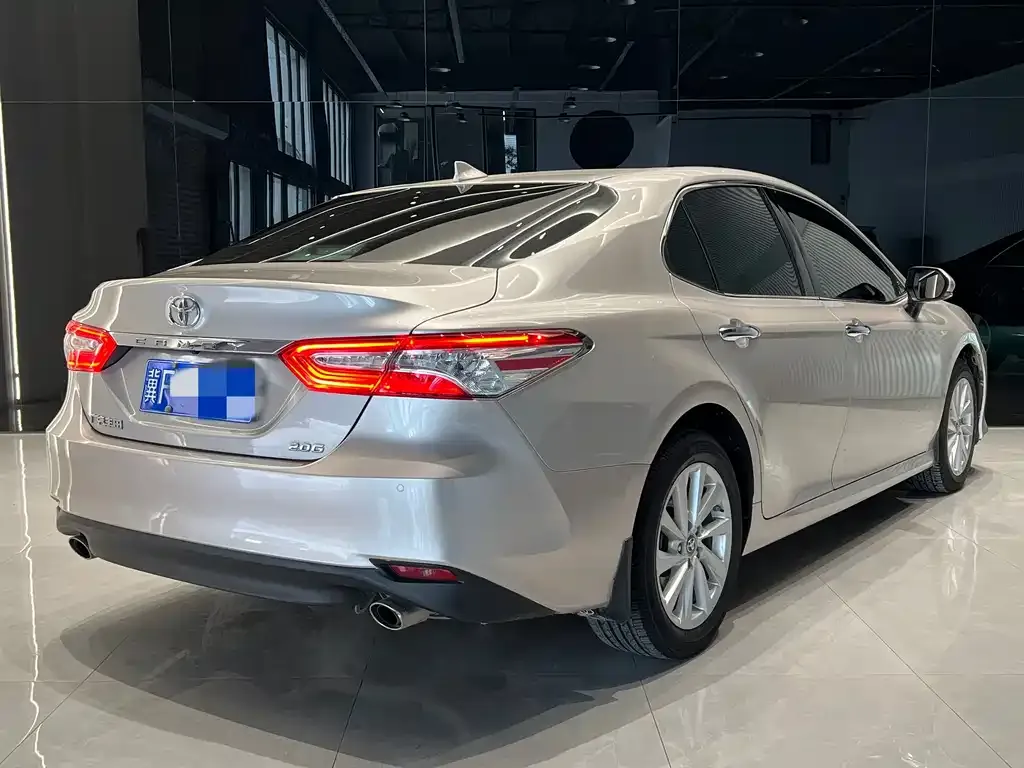 Toyota Camry — фото 7