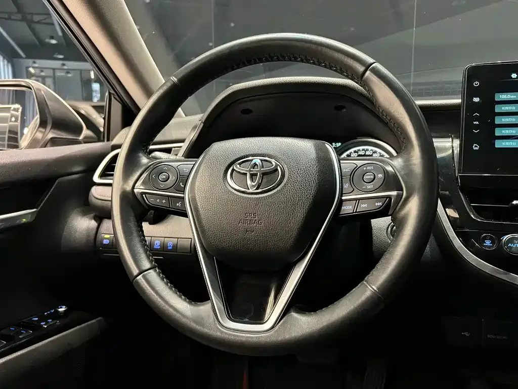 Toyota Camry — фото 8