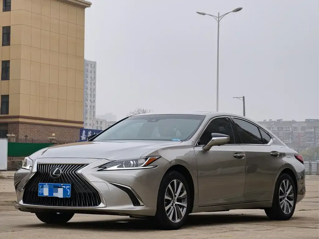 Lexus ES — фото 1
