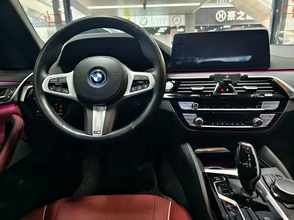 BMW 5 Series New Energy — фото 8