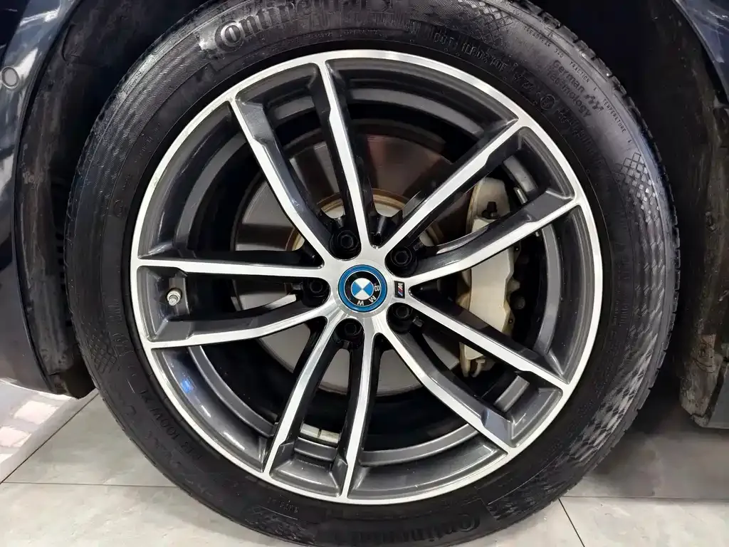 BMW 5 Series New Energy — фото 3