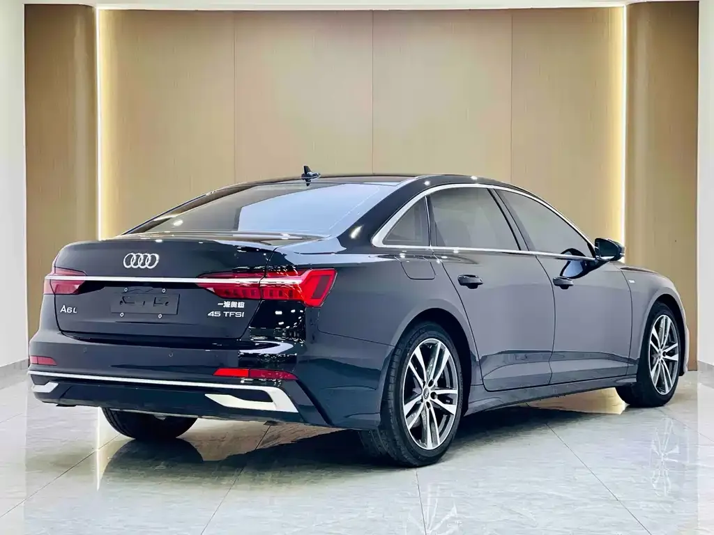 Audi A6L — фото 2