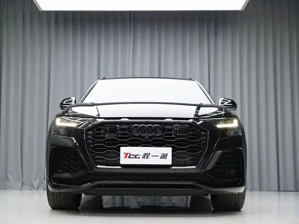 Audi RS Q8 — фото 5
