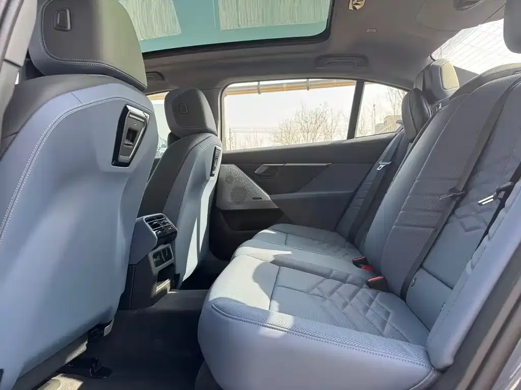 BMW i5 — фото 10