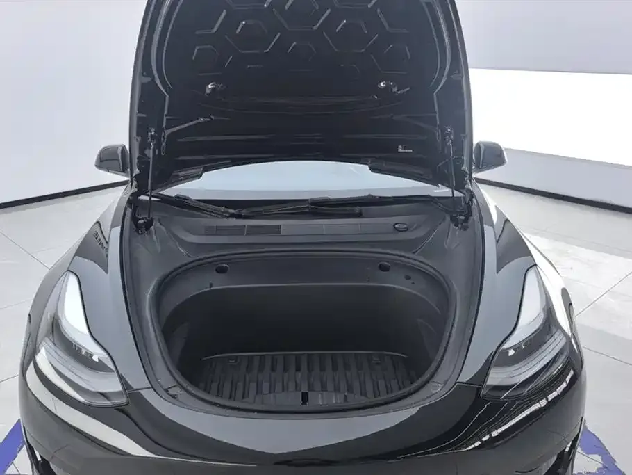 Tesla Model 3 — фото 8